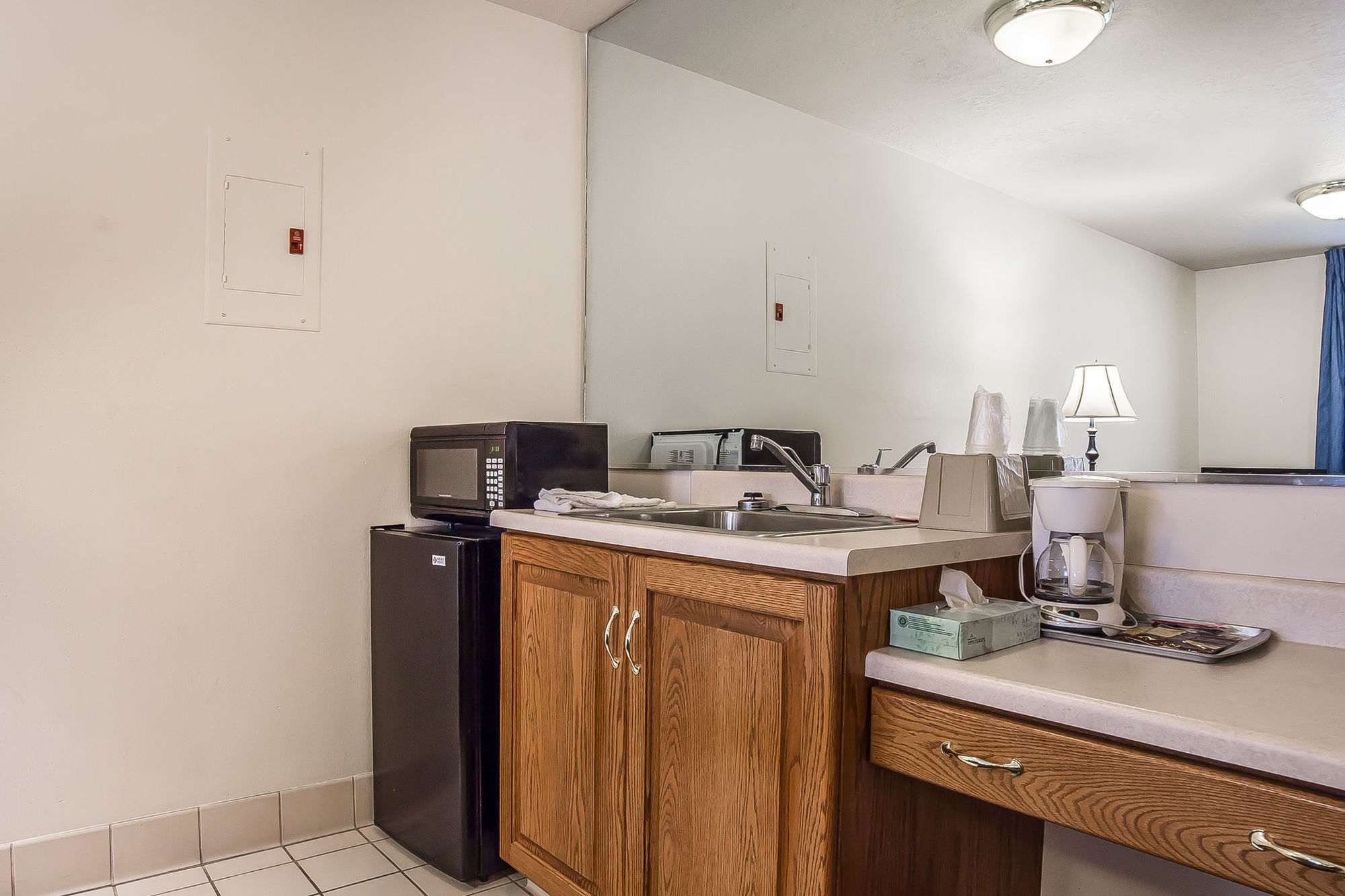 Econo Lodge Inn & Suites Логан Номер фото
